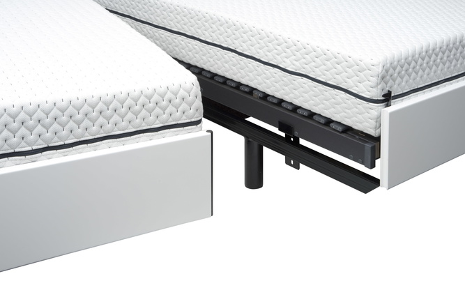 Showroommodel slaapkamer CARLTON deelbaar in kleur wit inclusief nachtkastjes, maat 180x200