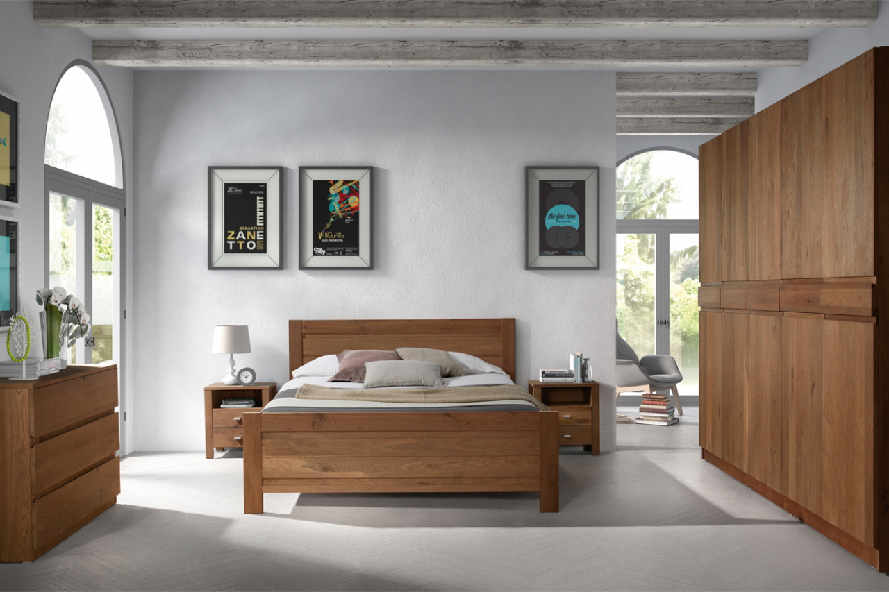 SHOWROOMMODEL SLAAPKAMER STEMIO 180X200 GESTOOMD EIKEN MET 3 DEURS LINNENKAST EN 2 NACHTKASTJES