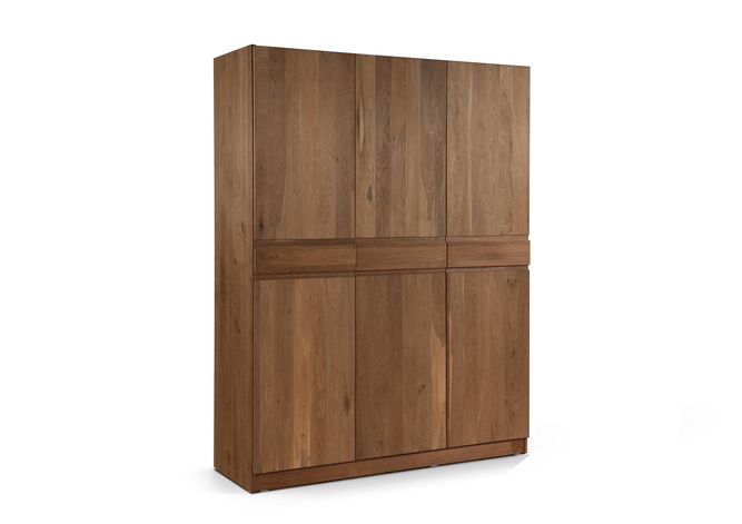 SHOWROOMMODEL SLAAPKAMER STEMIO 180X200 GESTOOMD EIKEN MET 3 DEURS LINNENKAST EN 2 NACHTKASTJES