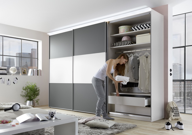 Zweefdeurkast Storage all inclusive