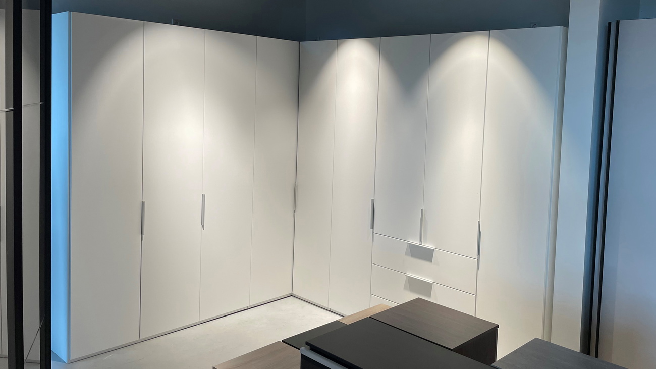 SHOWROOMMODEL NOLTE HORIZONT HOEKOPSTELLING LINNENKAST